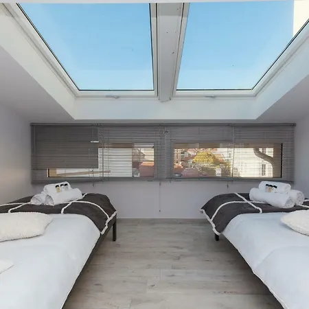 Loft 3 Pieces Duplex 3 Etoiles Calme Centre A 5 Mn Des Plages Et Palais Apartment
