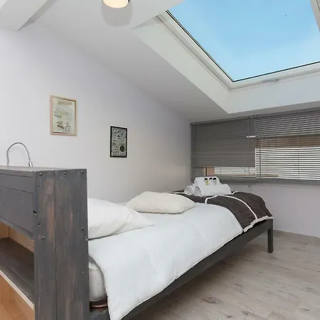 Loft 3 Pieces Duplex 3 Etoiles Calme Centre A 5 Mn Des Plages Et Palais *