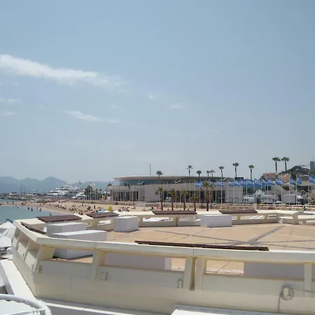 Apartment Loft 3 Pieces Duplex 3 Etoiles Calme Centre A 5 Mn Des Plages Et Palais